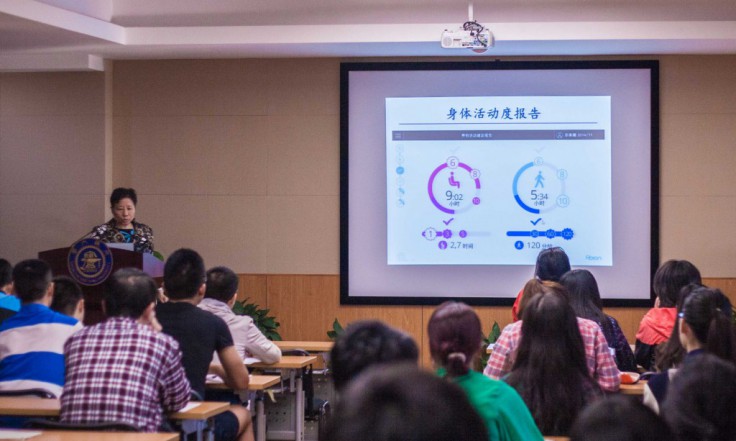 Professor Sulin Cheng lecturing in Shanghai Jiao Tong University.